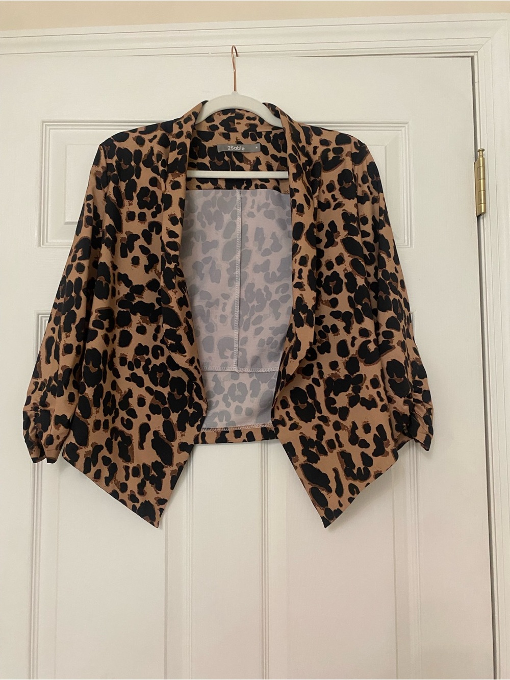 2Sable brand lightweight open-front leopard print, asymmwtrical blazer. Size M.